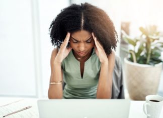 Atogepanto é aprovado pela Anvisa para prevenção da enxaqueca: o que médicos precisam saber mulher com crise de enxaqueca, que poderia se beneficiar do tratamento com rimegepanto (nurtec ODT) ou atogepanto para profilaxia da enxaqueca