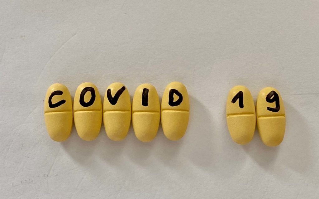 imagem representativa de comprimidos de Ensitrelvir para Covid-19