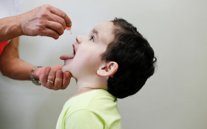 poliomielite vacina gotinha criança
