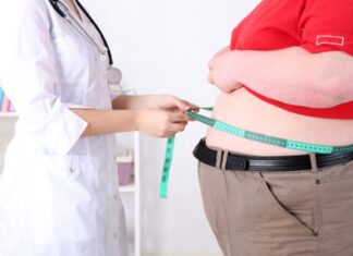 NCEP-ATP III: critérios para diagnóstico da síndrome metabólica paciente em consultório realizando medição da circunferência abdominal, principal critério do NCEP-ATP III