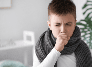 Tuberculose na infância: quando utilizar o esquema encurtado de 4 meses? criança com tosse e possível Tuberculose na infância