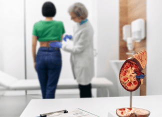 Critérios ICA-AKI para diagnóstico de Síndrome Hepatorrenal paciente sendo avaliada no consultório quanto ao risco de diagnóstico de Síndrome Hepatorrenal