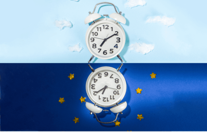relógios representando dia e noite e a variação do leite materno ao longo do dia