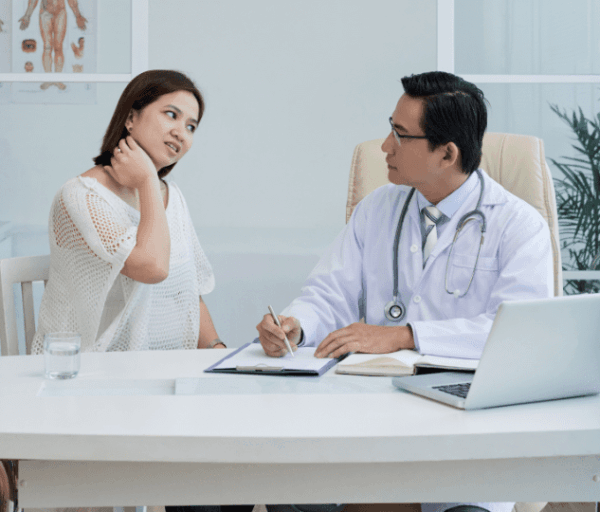 Paciente com rigidez nucal, um possível achado de hemorragia subaracnoidea pela escala HUNT-HESS