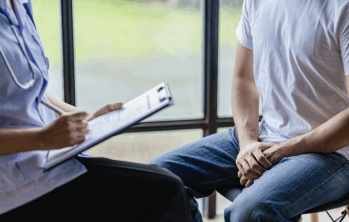 homem em consulta câncer de próstata