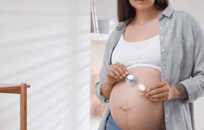 mulher grávida de gêmeos de pais diferentes, um fenômeno chamado Superfecundação heteropaternal