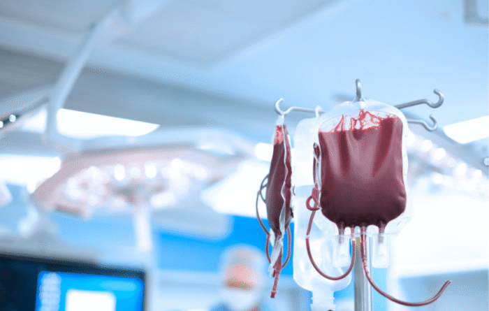 bolsas de transfusão de sangue, previamente avaliadas pelo teste de coombs indireto