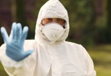 Surto de Ebola 2026: atualização epidemiológica e risco para o Brasil Profissionais de saúde utilizando equipamentos de proteção individual durante resposta a surto de Ebola.